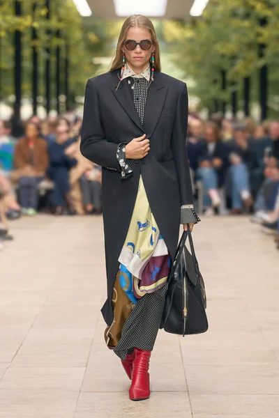 Look 50